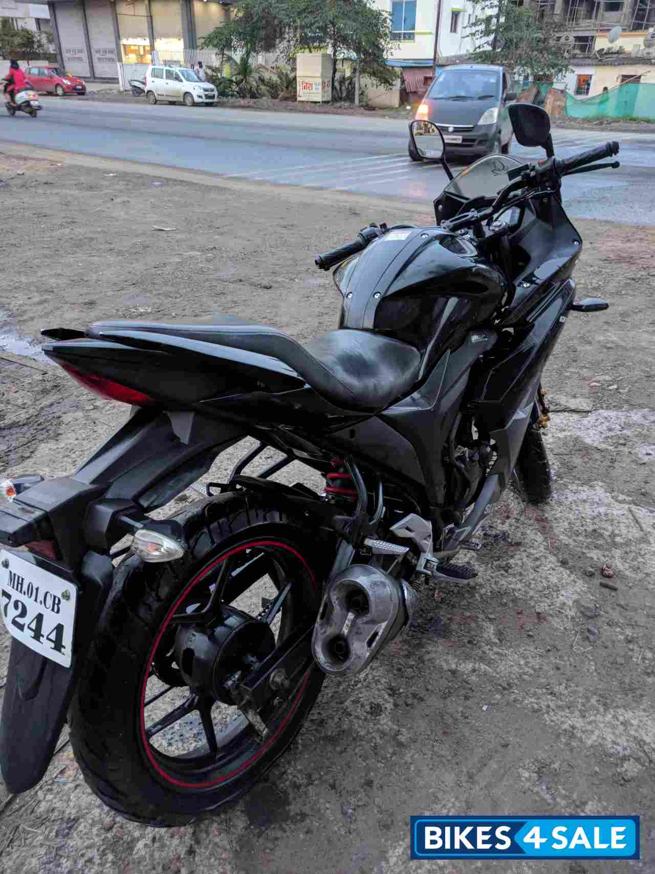 Black Suzuki Gixxer SF
