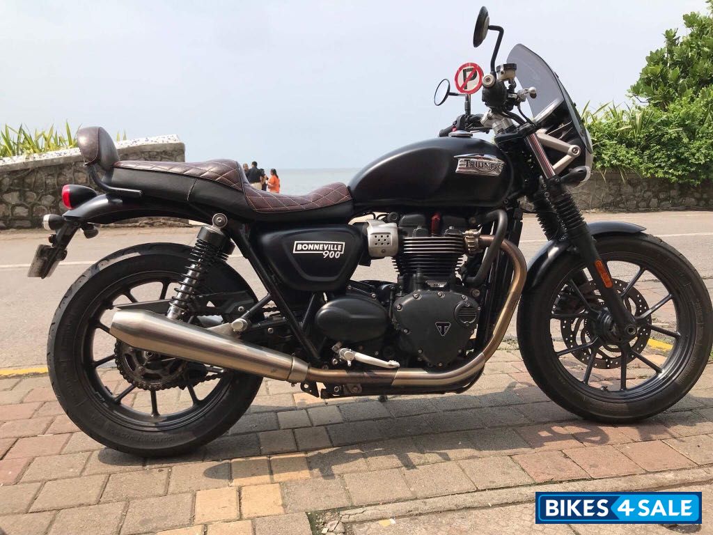 Black Triumph Street Twin