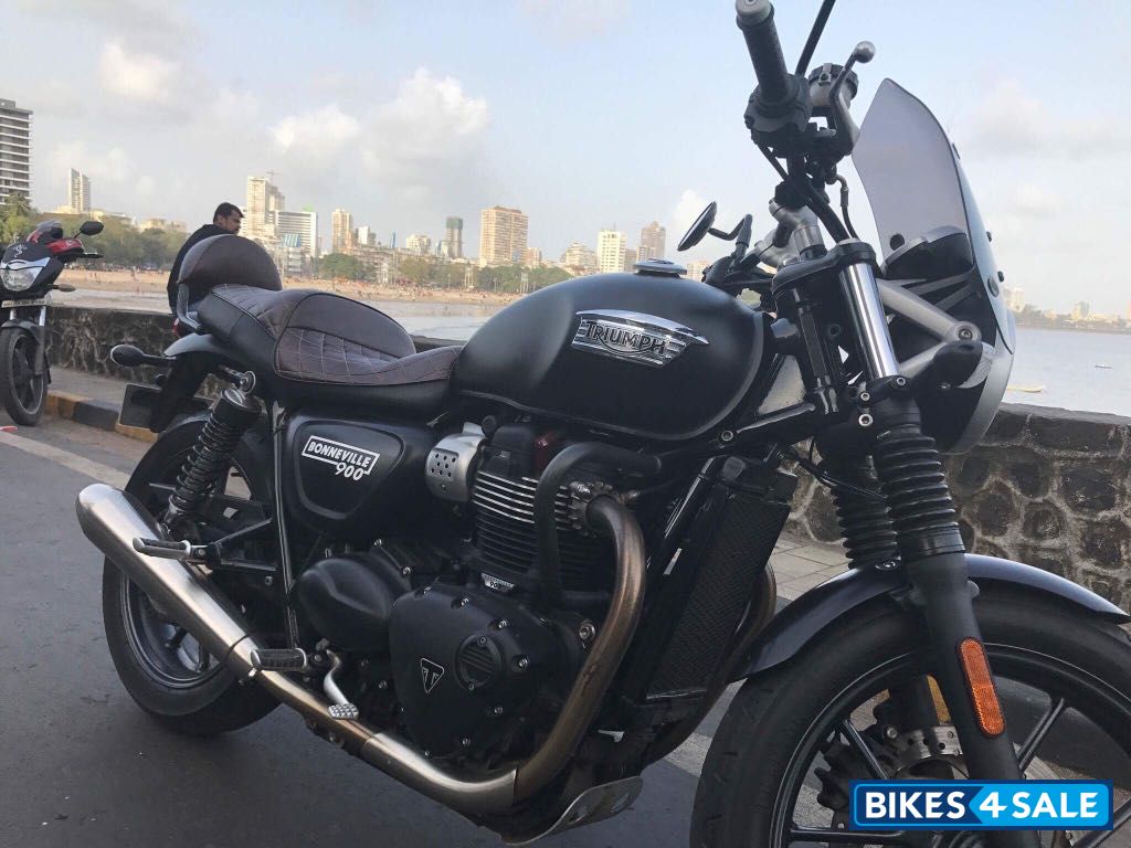 Black Triumph Street Twin