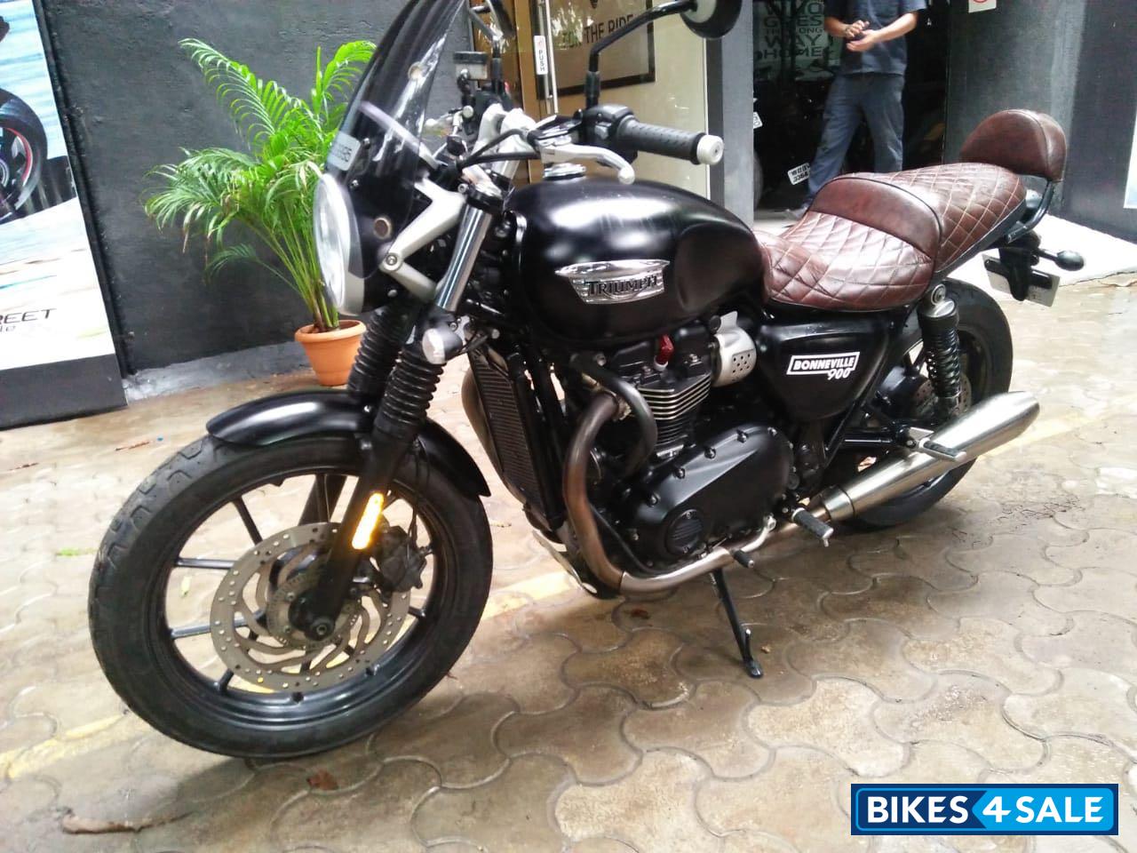 Black Triumph Street Twin