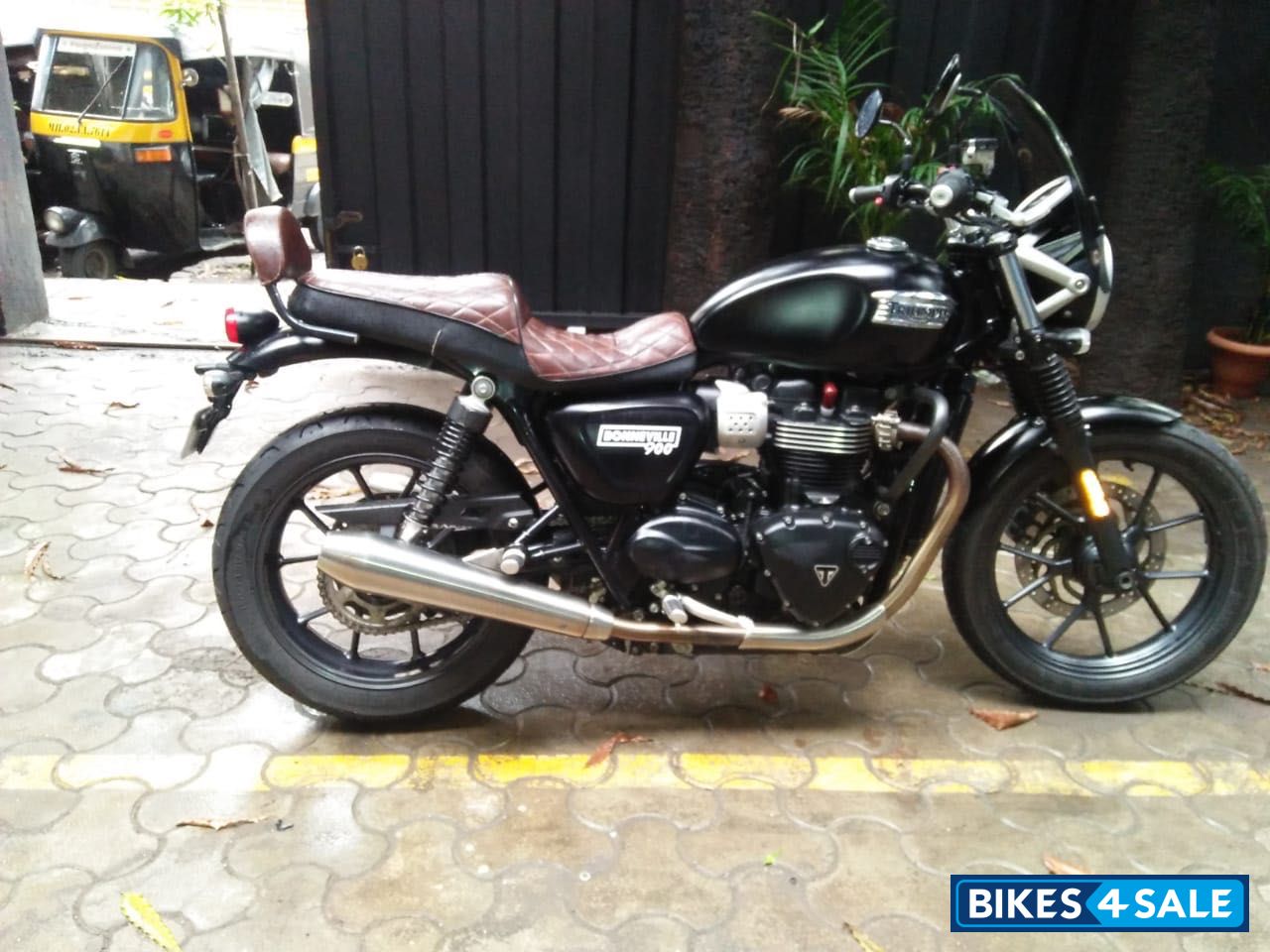 Black Triumph Street Twin