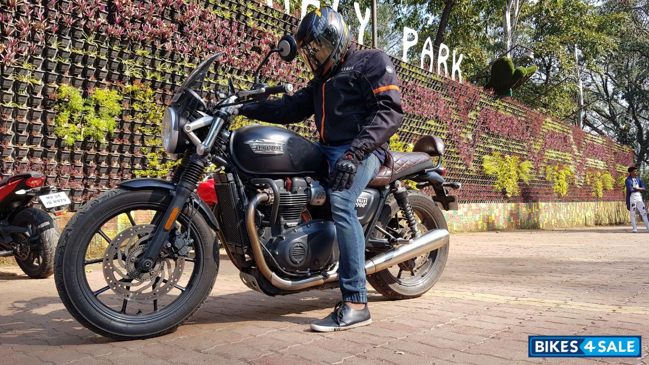 Black Triumph Street Twin