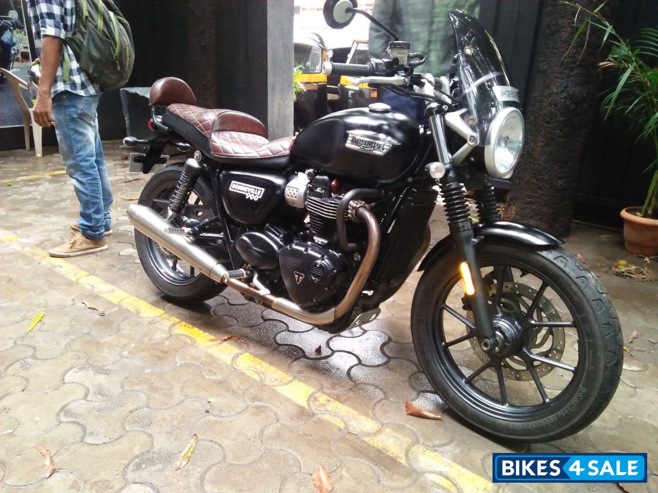 Black Triumph Street Twin