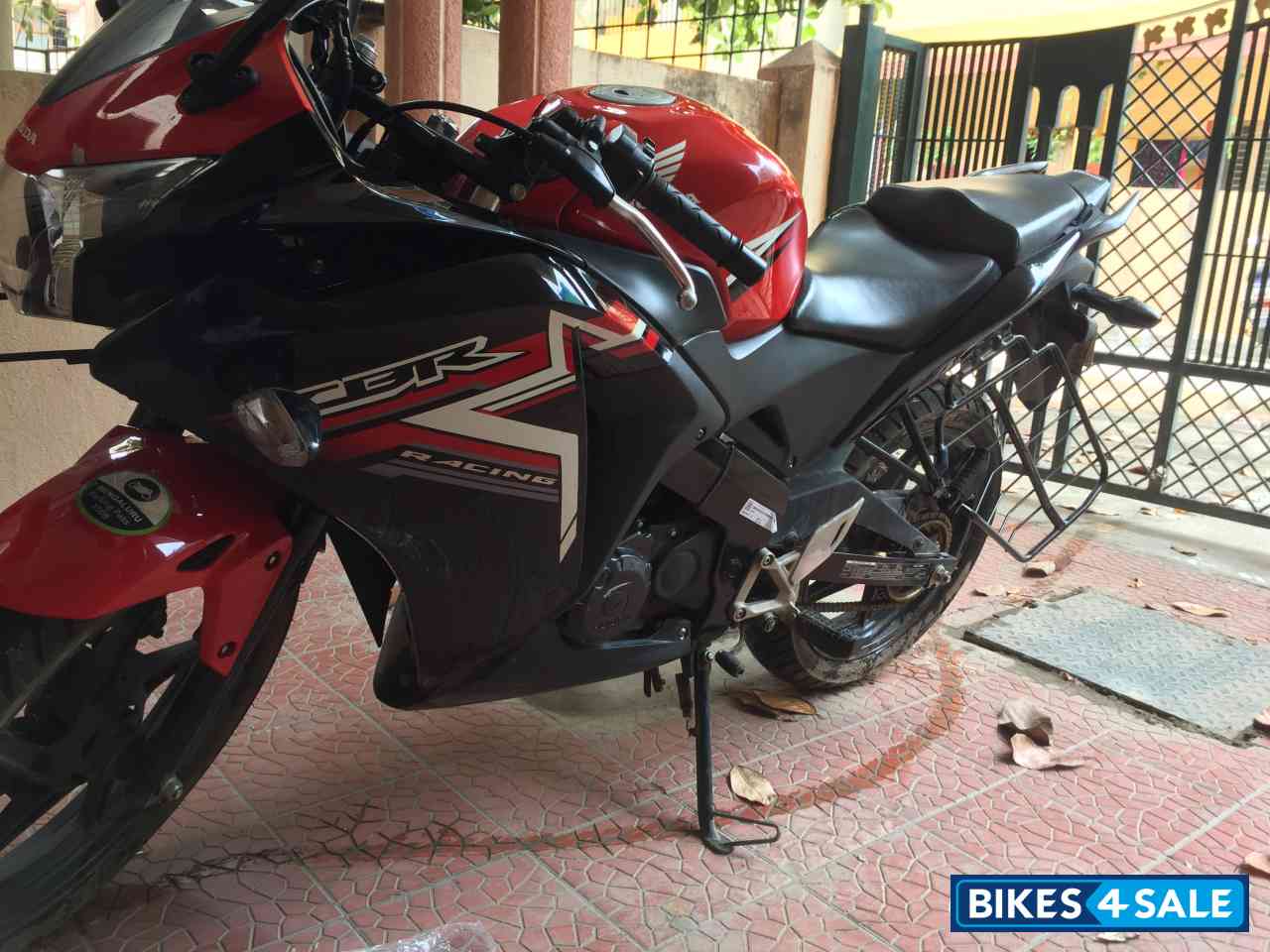 Red Honda CBR 150R Red Honda CBR 150R