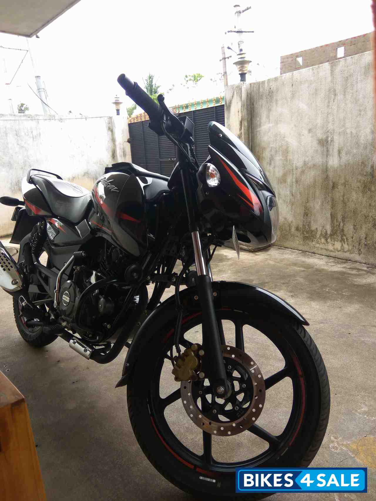 Laser Black. Bajaj Pulsar 150 DTSi