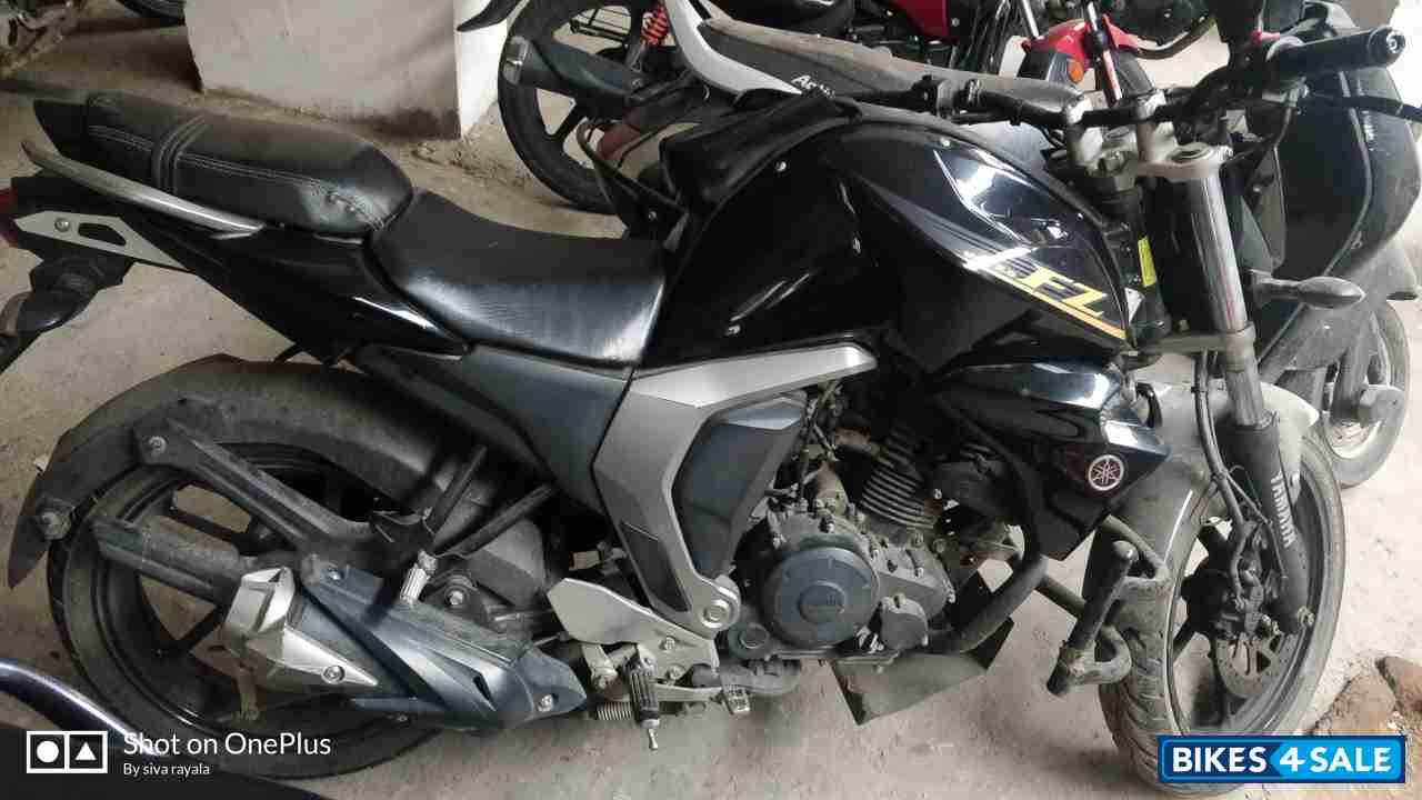 Black Yamaha FZ FI V2