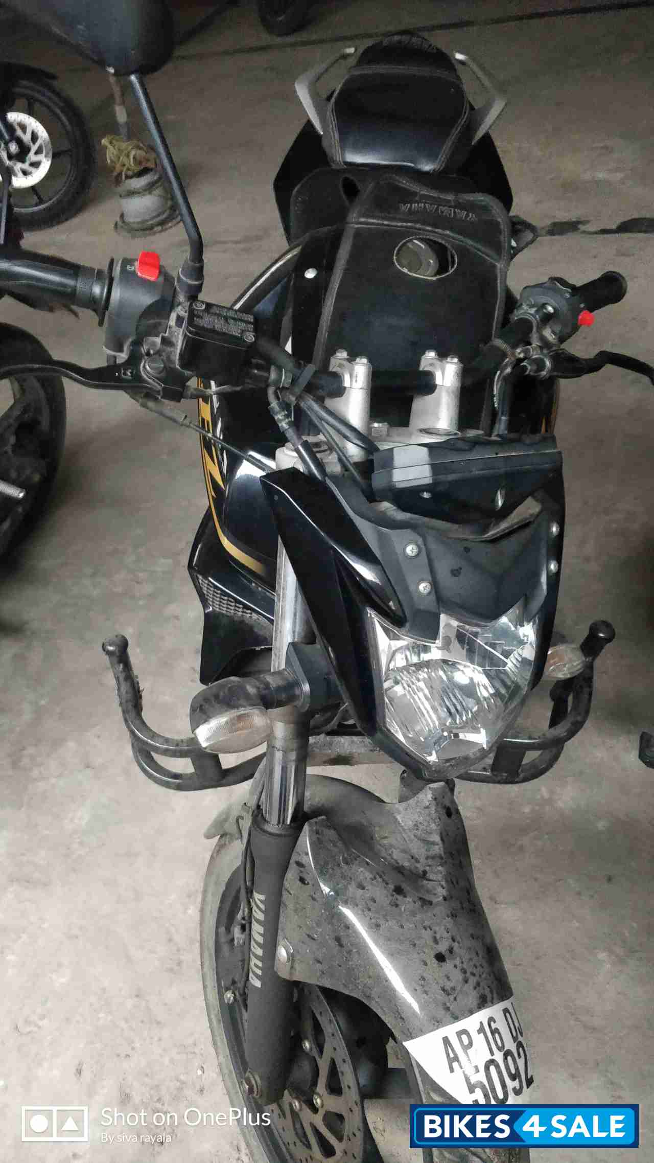 Black Yamaha FZ FI V2 Black Yamaha FZ FI V2