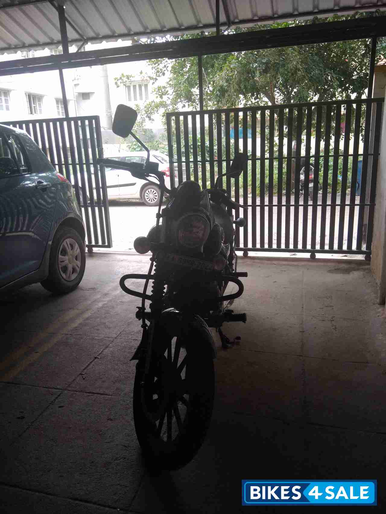 Bajaj Avenger 180 DTS-i