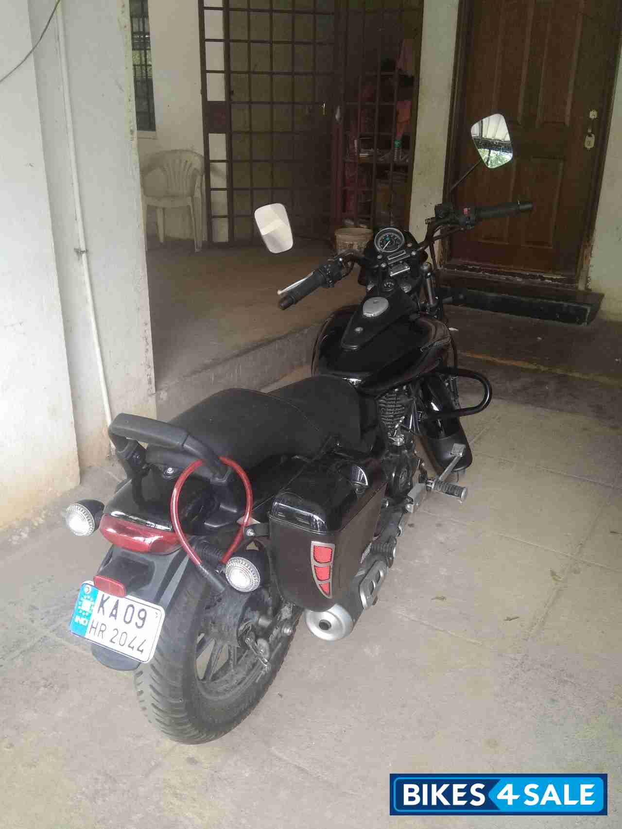 Bajaj Avenger 180 DTS-i