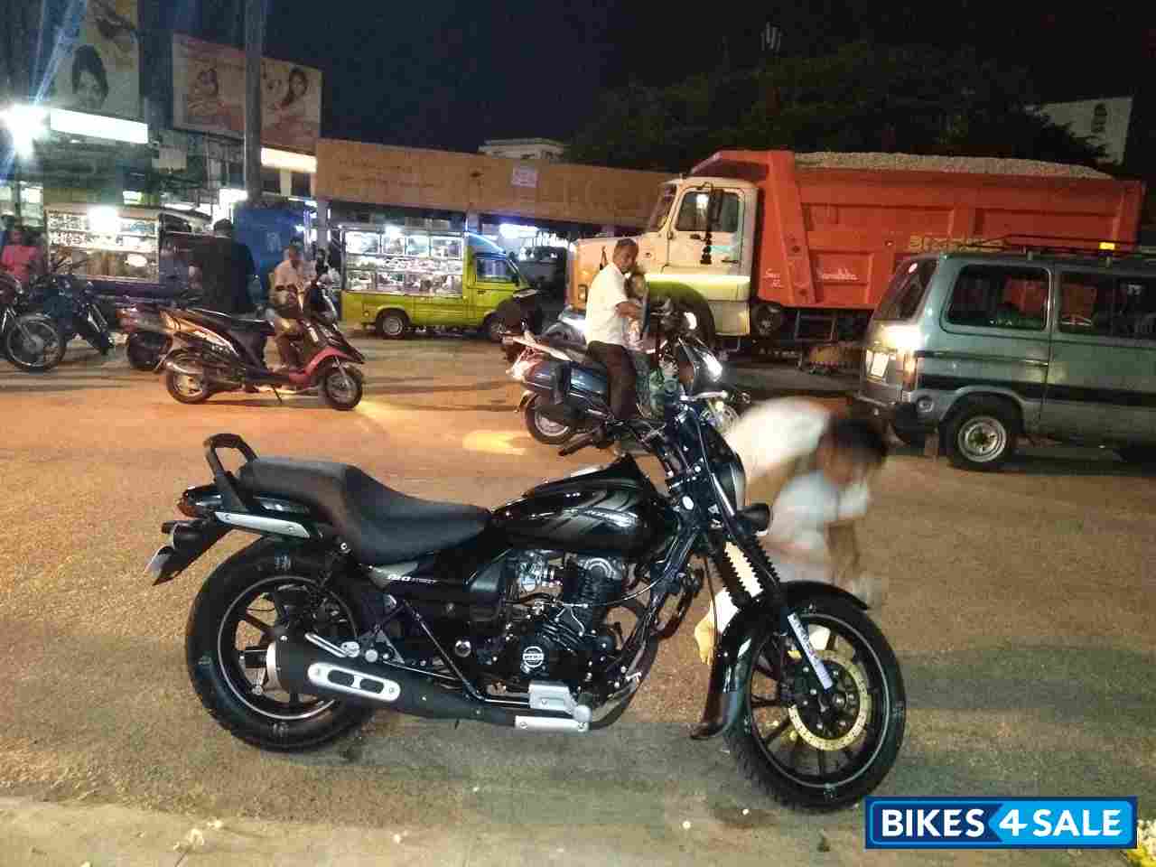 Bajaj Avenger 180 DTS-i