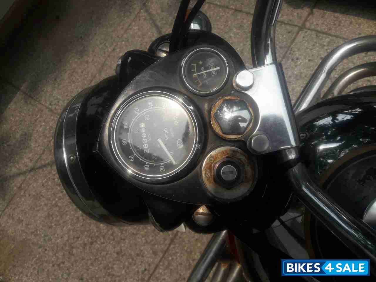 Silver Black Royal Enfield Bullet Machismo 350 Old