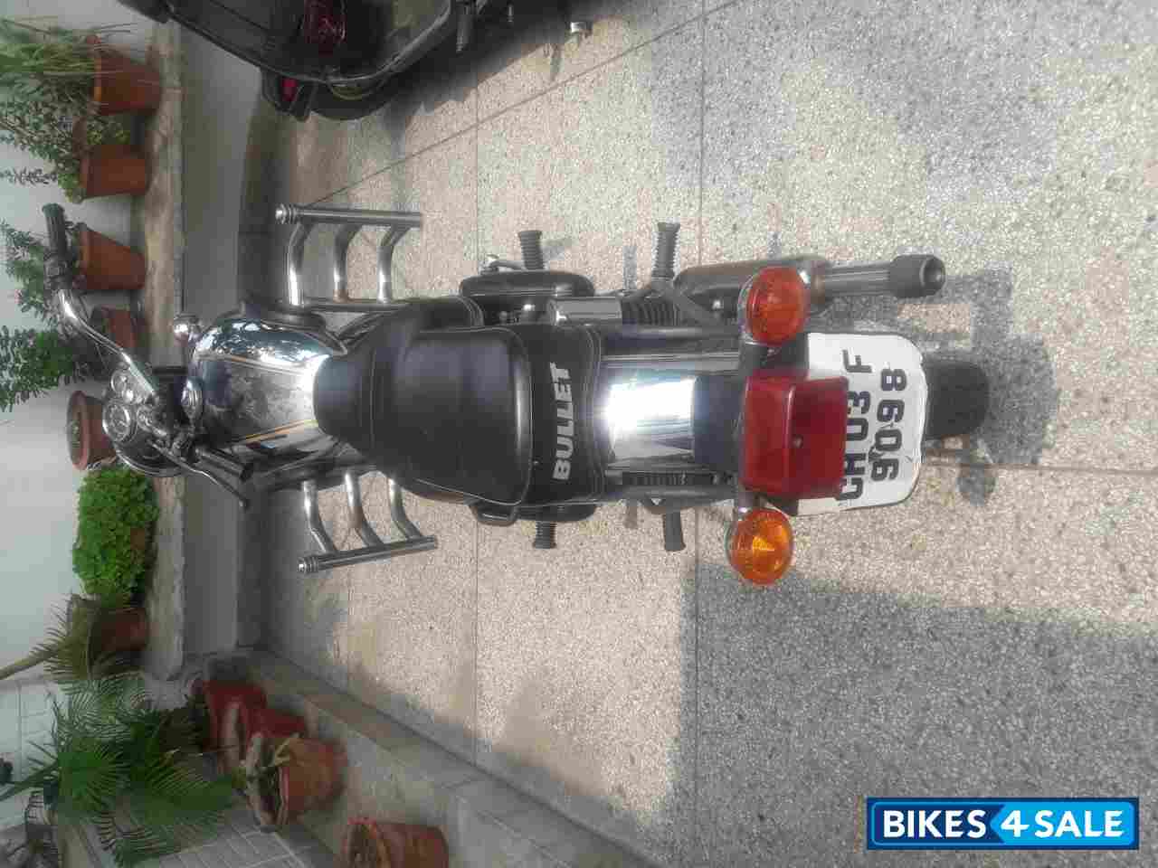 Silver Black Royal Enfield Bullet Machismo 350 Old