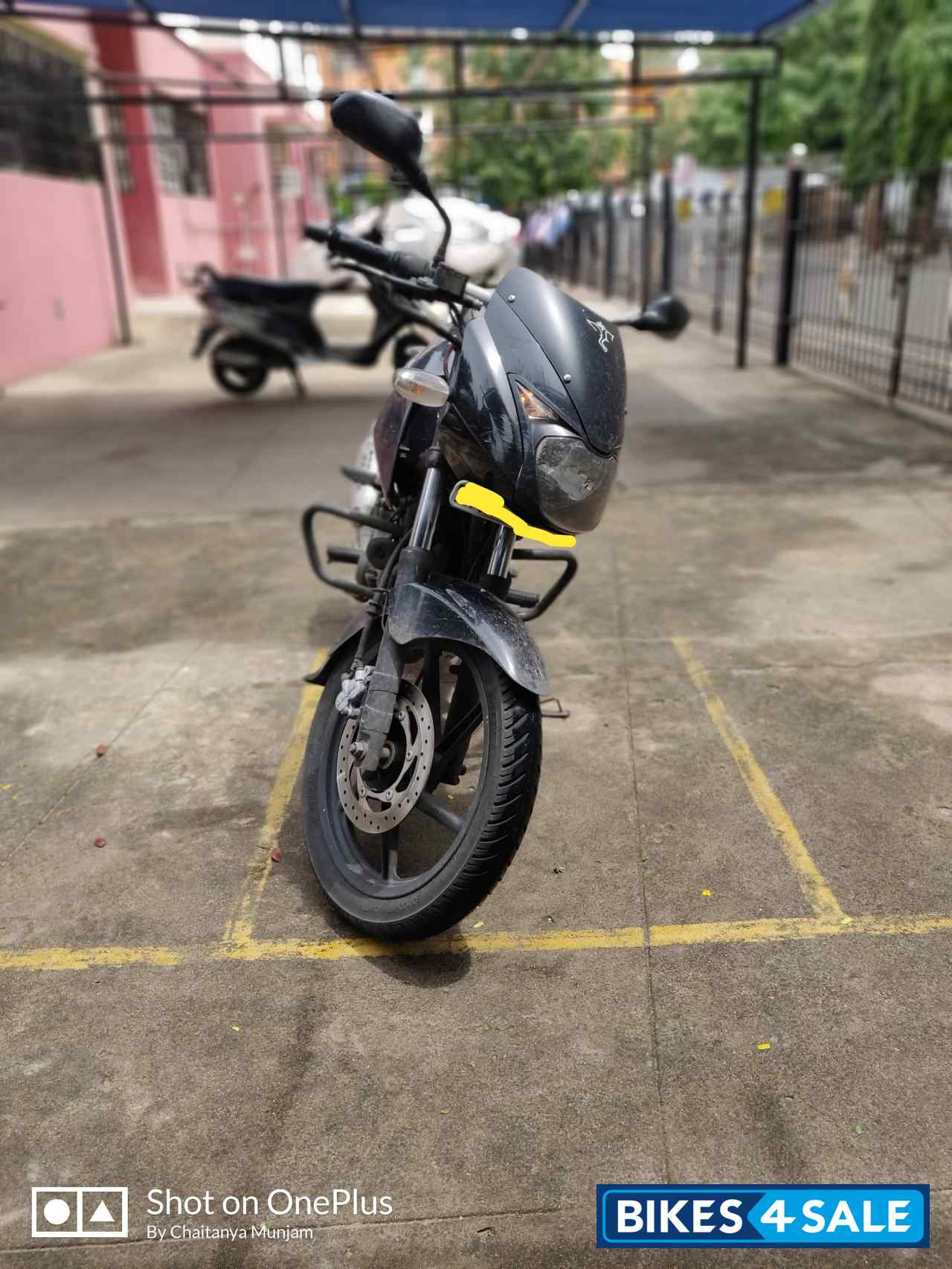 Black Bajaj Pulsar 180 DTSi