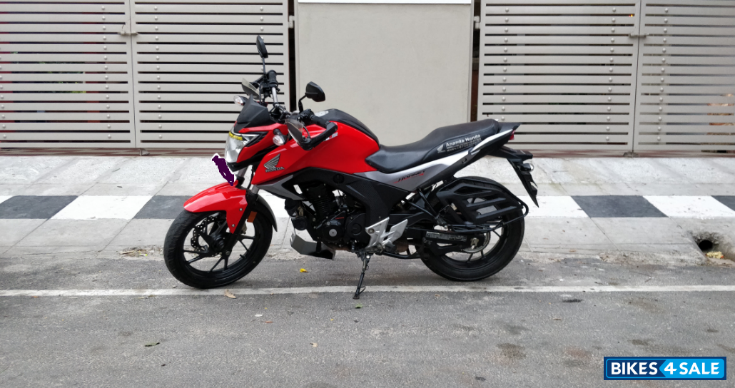 Red Honda CB Hornet 160R ABS