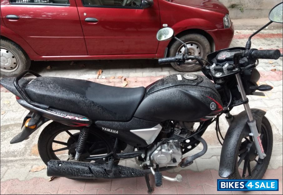 Matt Black Yamaha Saluto RX