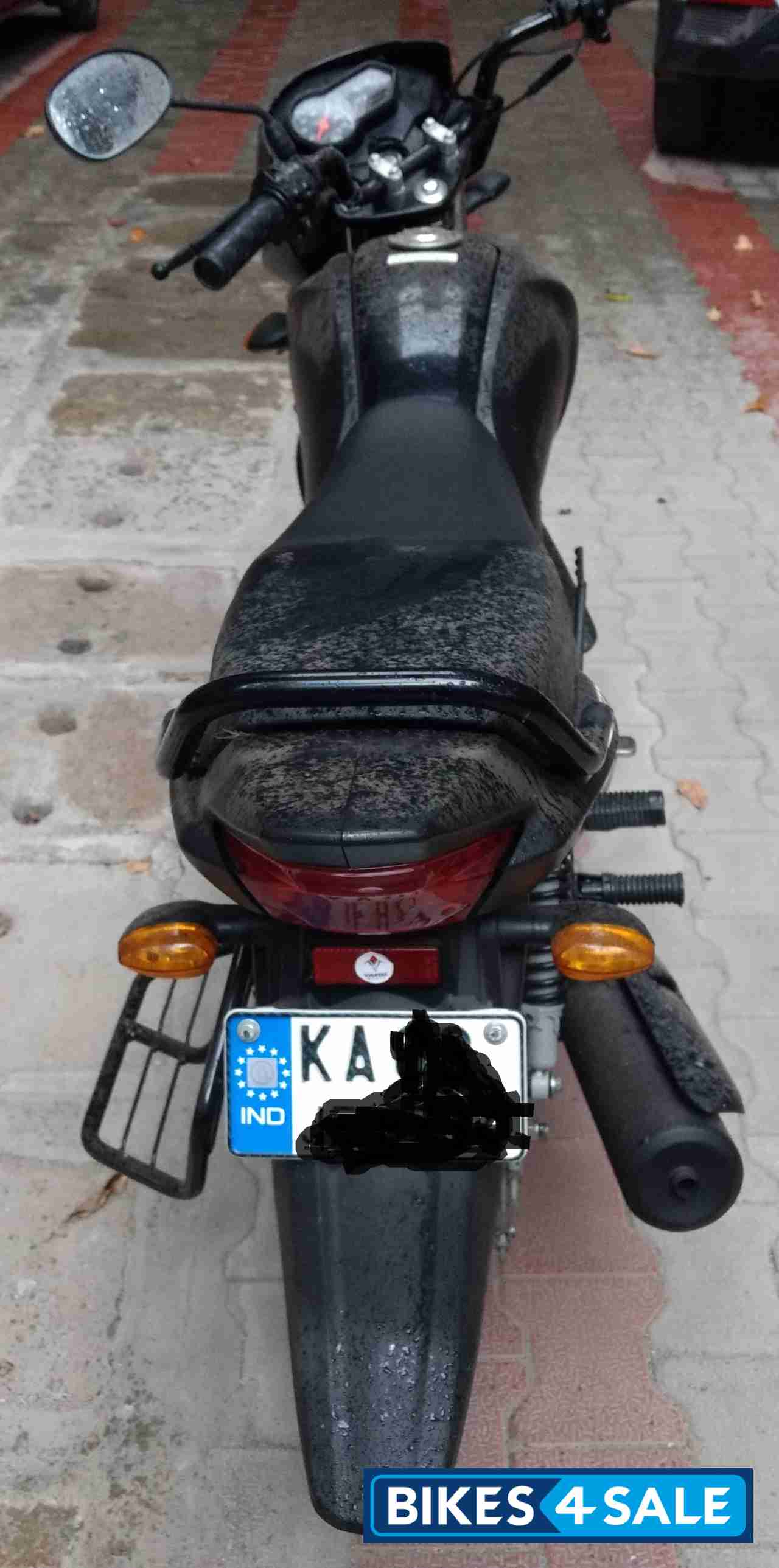 Matt Black Yamaha Saluto RX