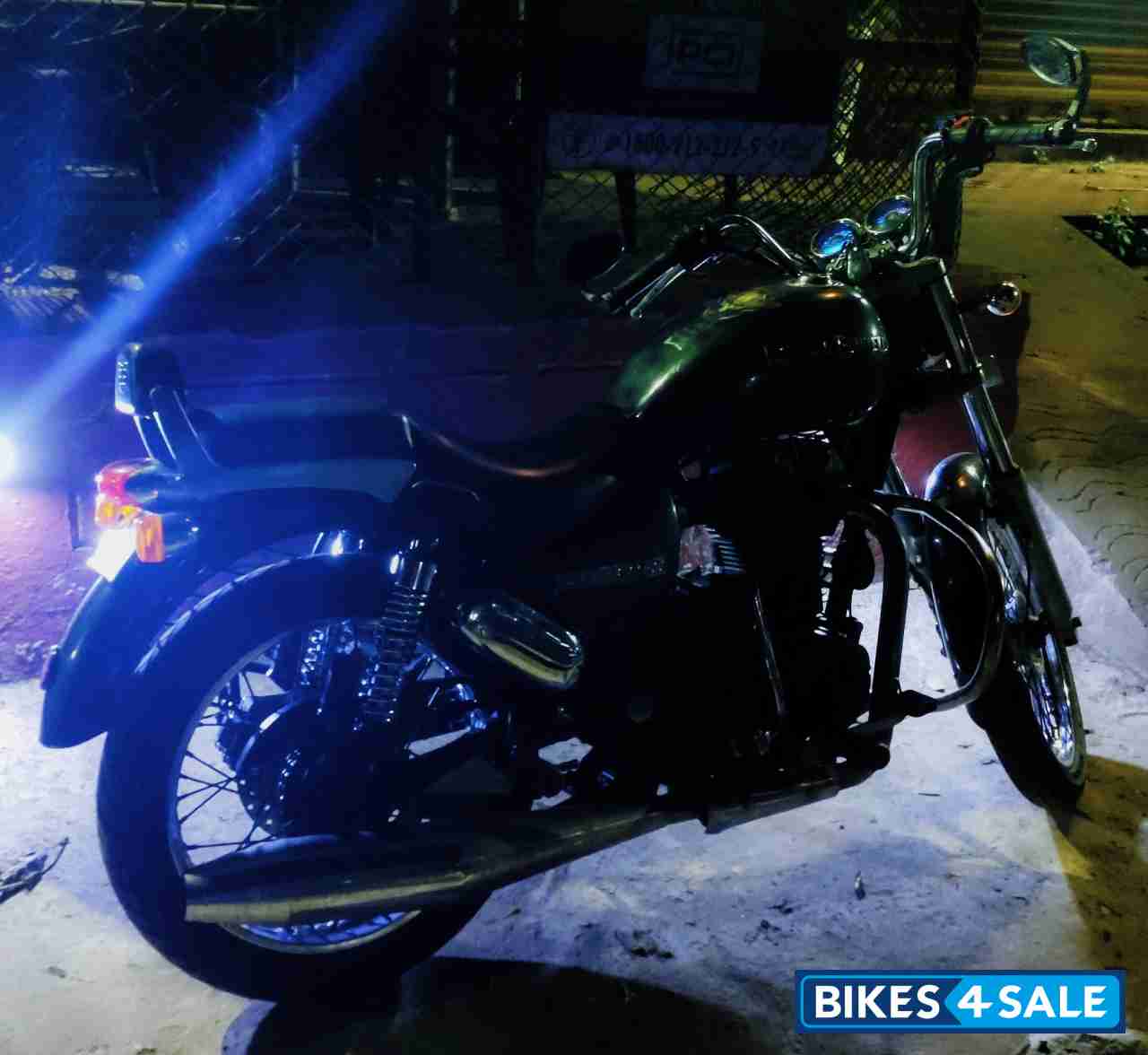 Lightning Royal Enfield Thunderbird 500