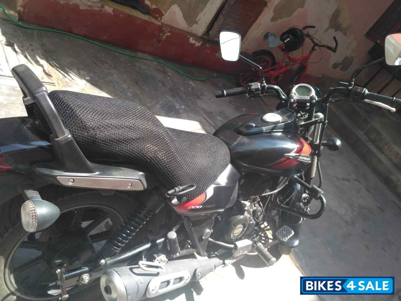 Bajaj Avenger Street 220
