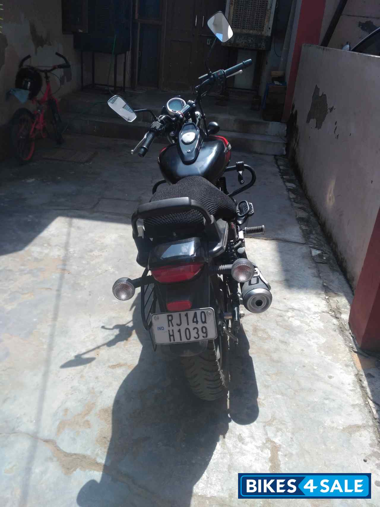 Bajaj Avenger Street 220