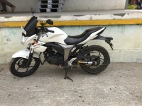 White Suzuki Gixxer 150
