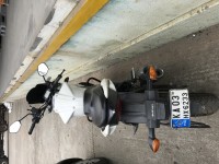 White Suzuki Gixxer 150