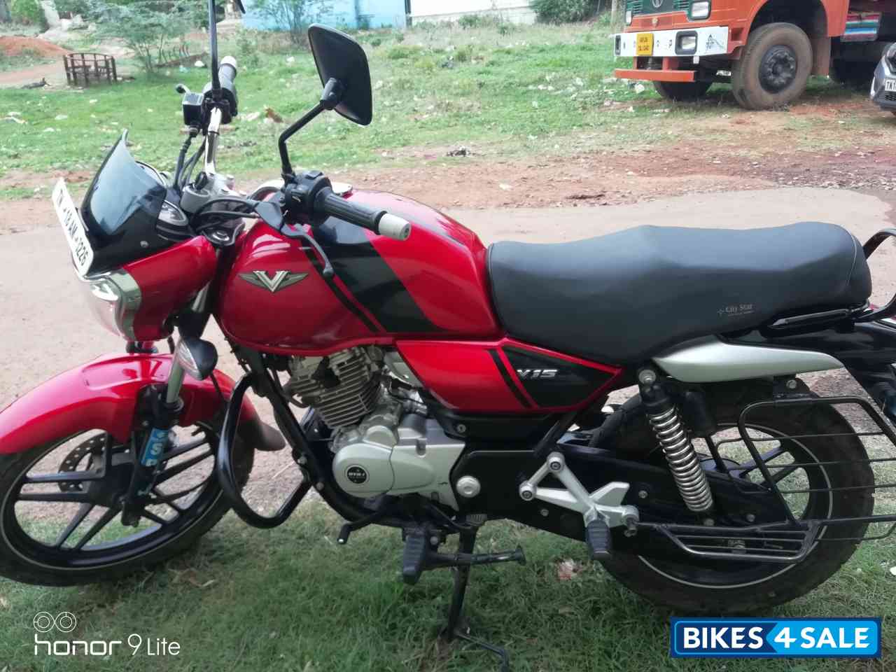 Red Bajaj V15