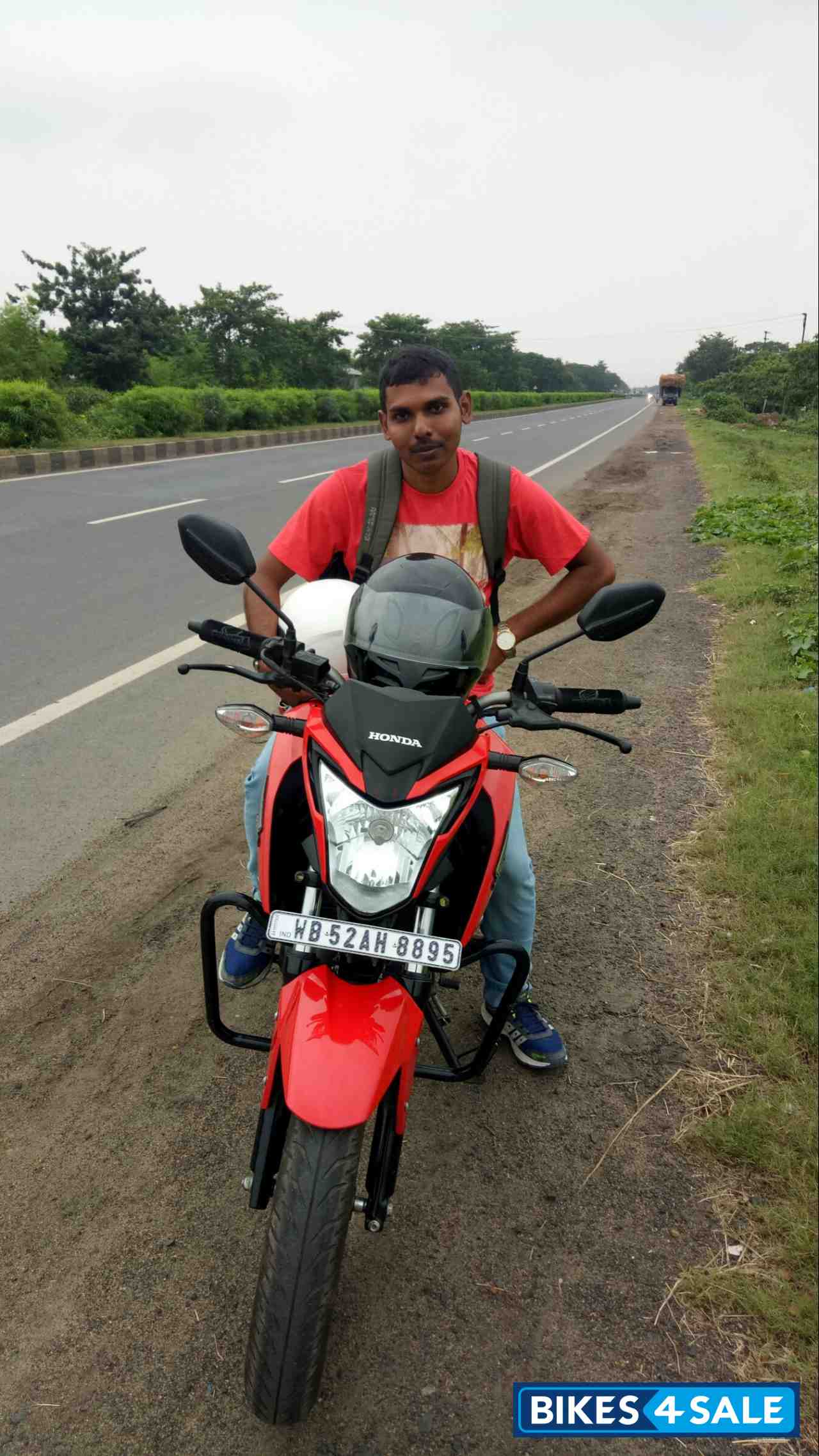 Red Honda CB Hornet 160R