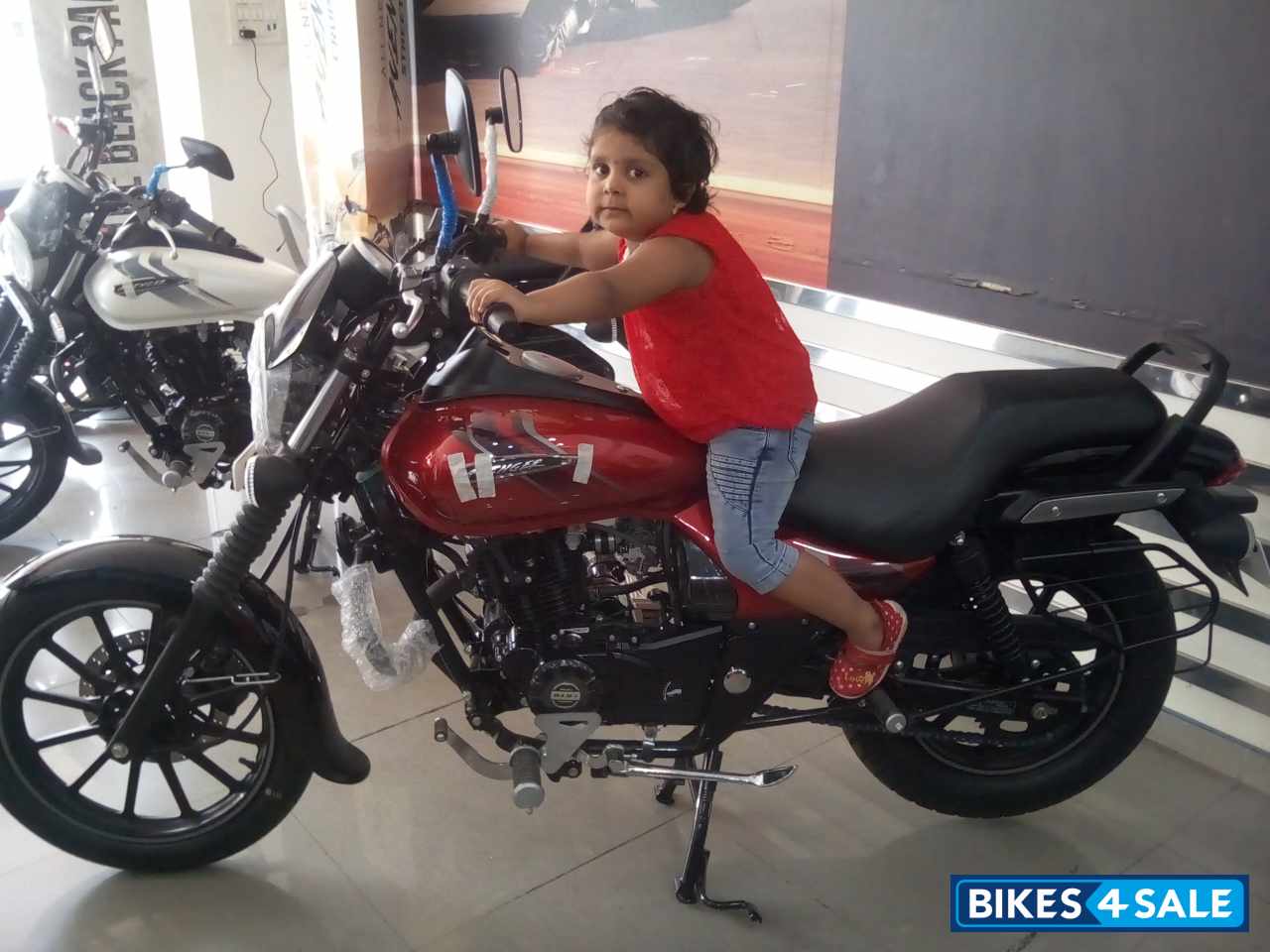 Red Bajaj Avenger Street 180