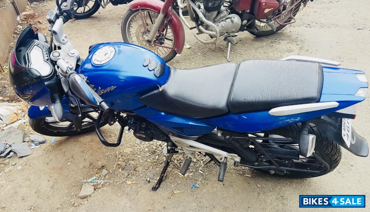 Blue Bajaj Pulsar 180 DTSi