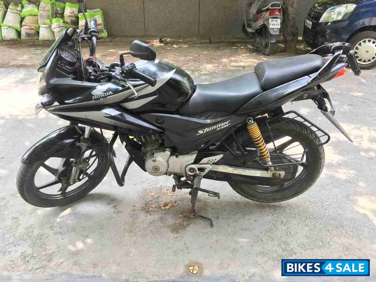 Black Honda CBF Stunner