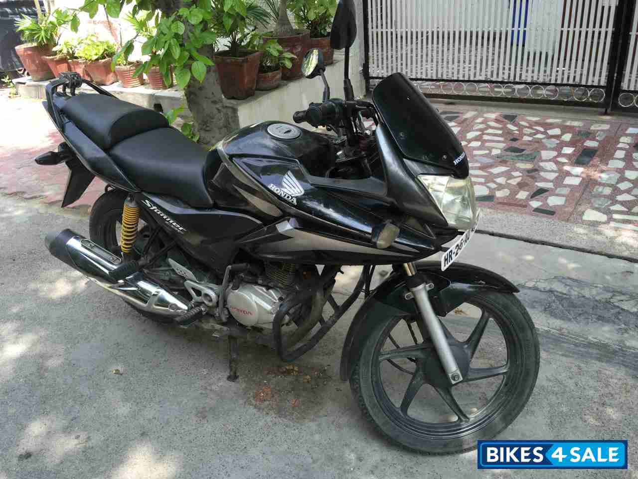 Black Honda CBF Stunner