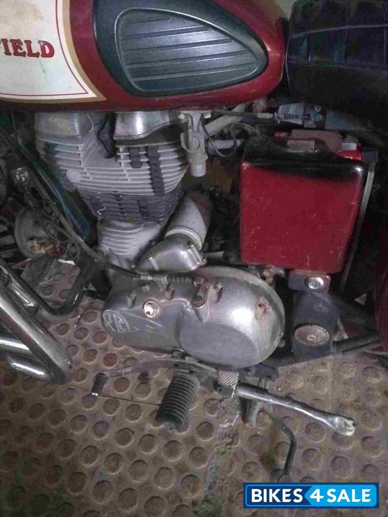 Maroon Royal Enfield Classic 350 Maroon Royal Enfield Classic 350