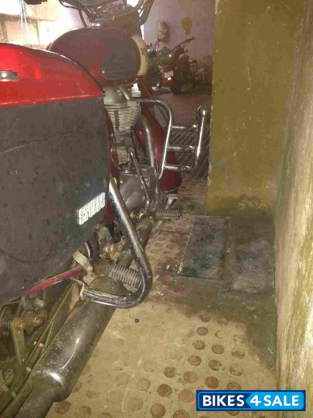Maroon Royal Enfield Classic 350 Maroon Royal Enfield Classic 350