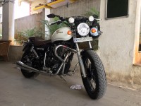 Black/ Pearl White Royal Enfield Thunderbird