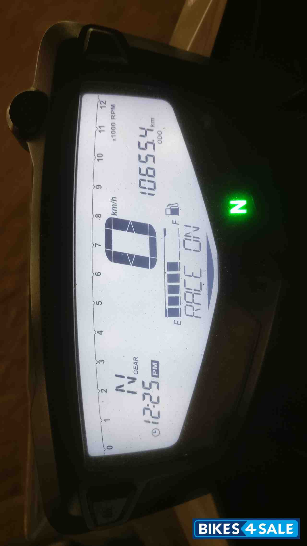 Pearl White TVS Apache RTR 200 4V