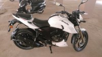 Pearl White TVS Apache RTR 200 4V