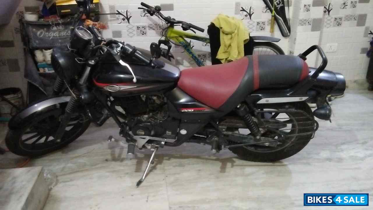 Black Bajaj Avenger Street 220