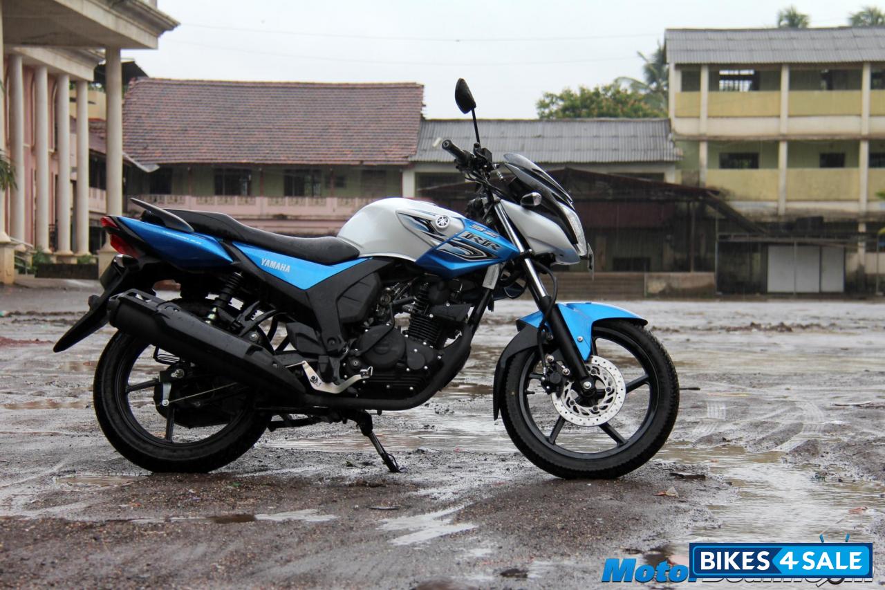 Ivory White Yamaha SZ-RR V2