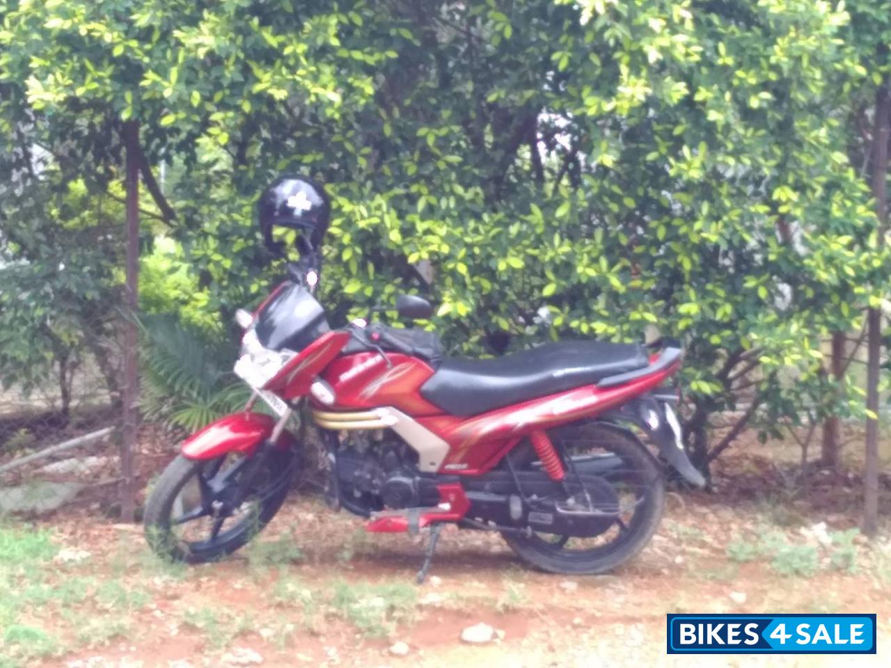 Red Mahindra Centuro