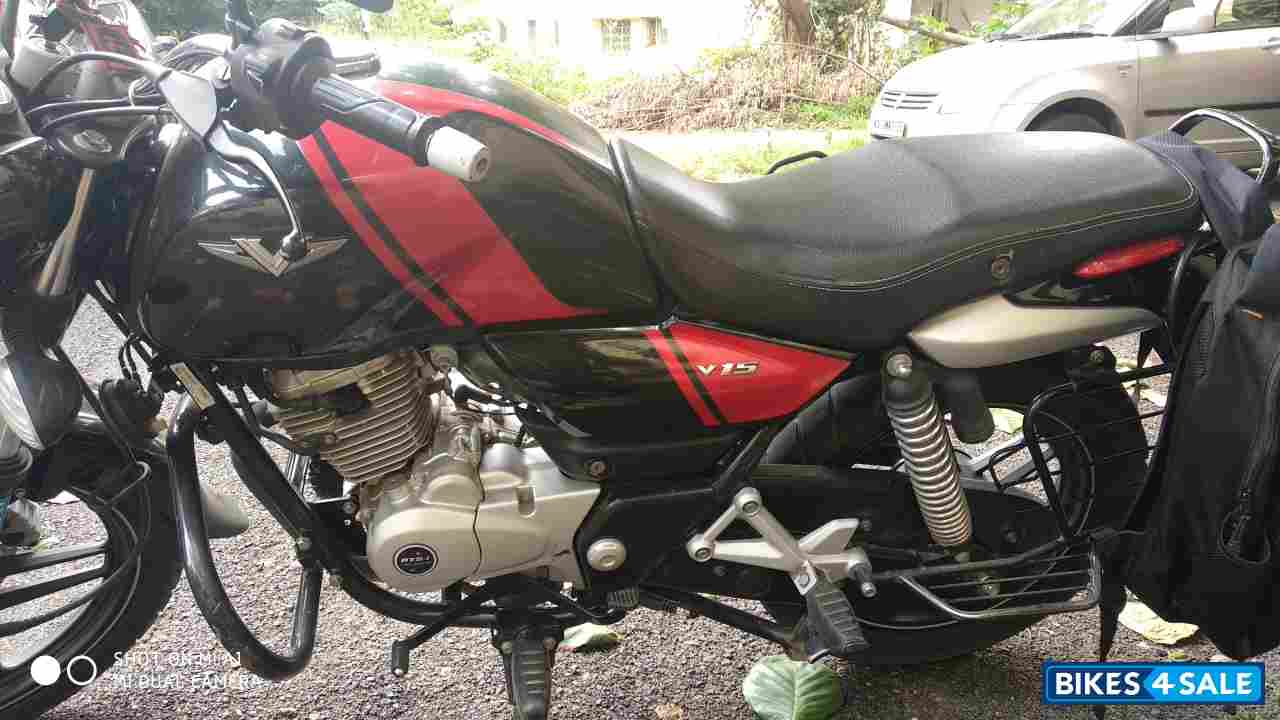 Bajaj V15