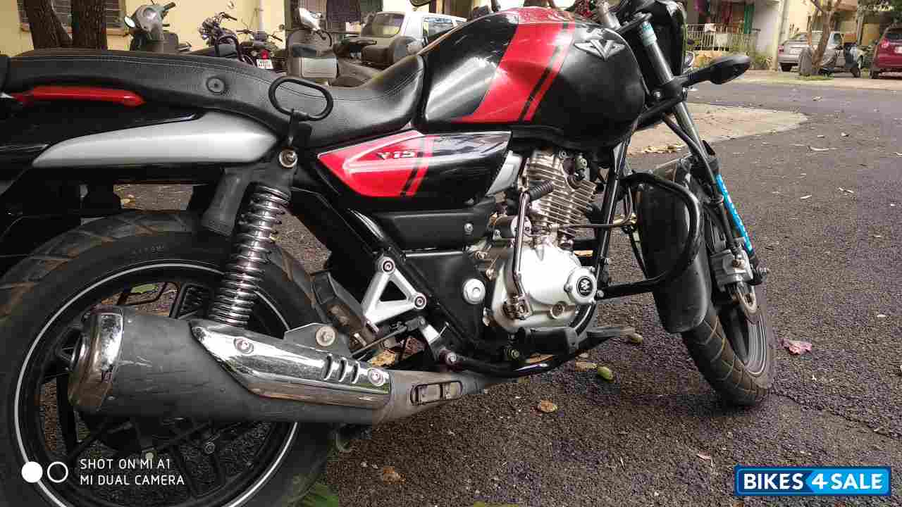 Bajaj V15
