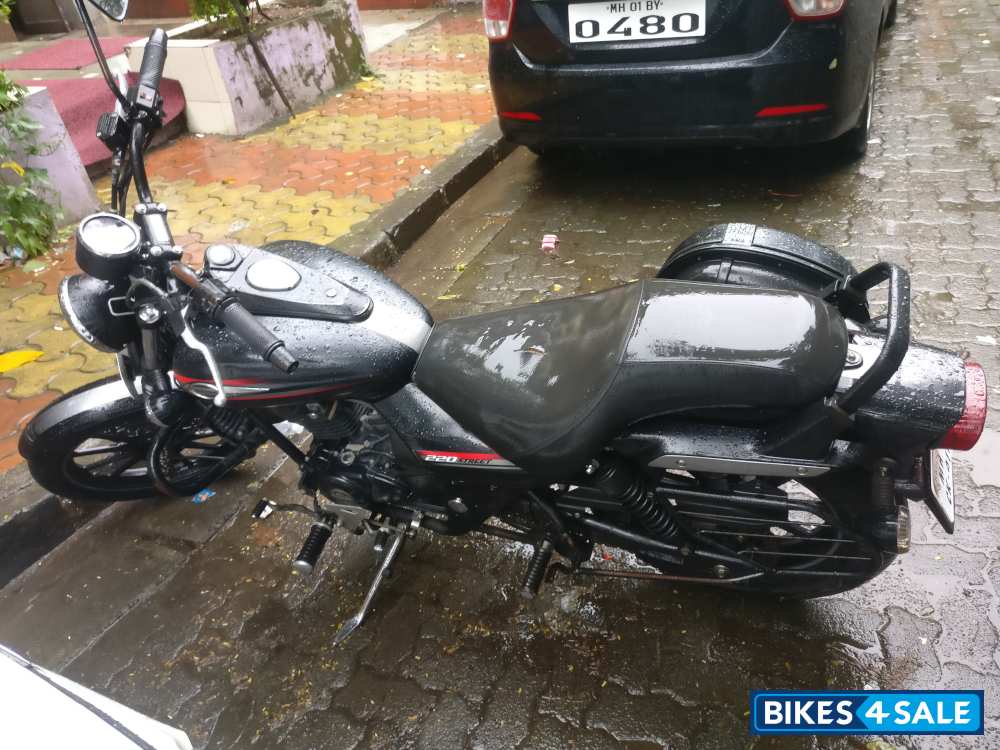 Black Bajaj Avenger Street 220