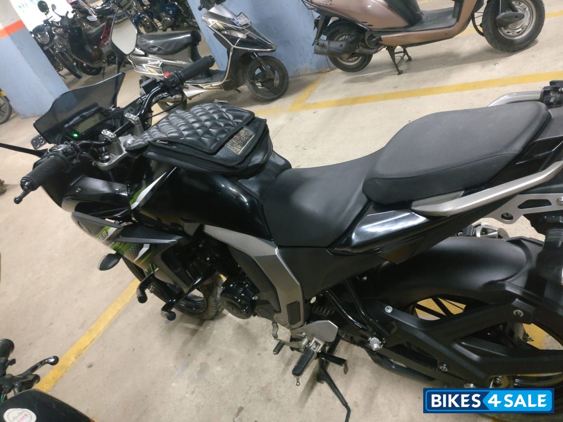 Black Yamaha Fazer FI V2