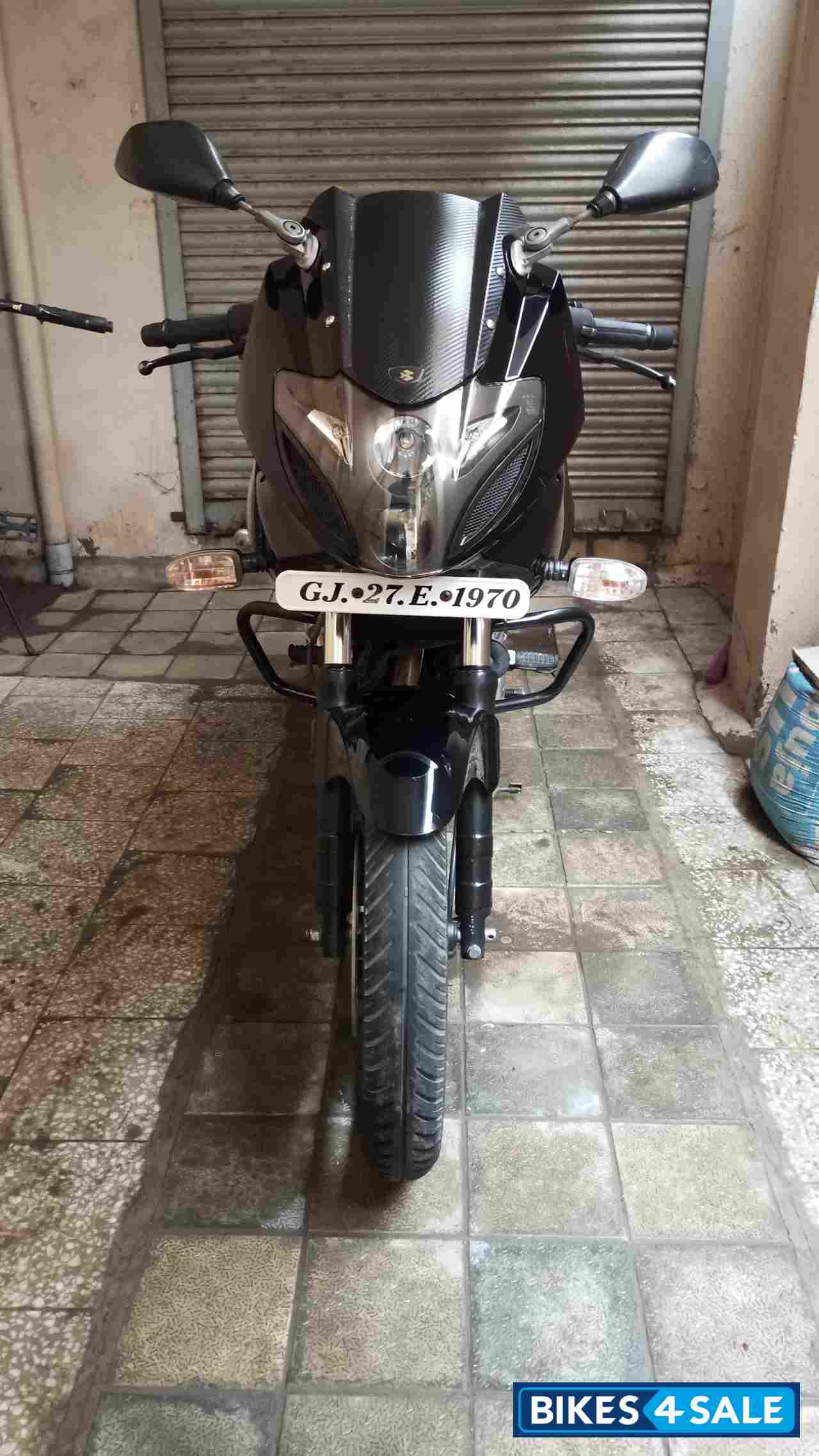 Midnight Black/blue Bajaj Pulsar 220F