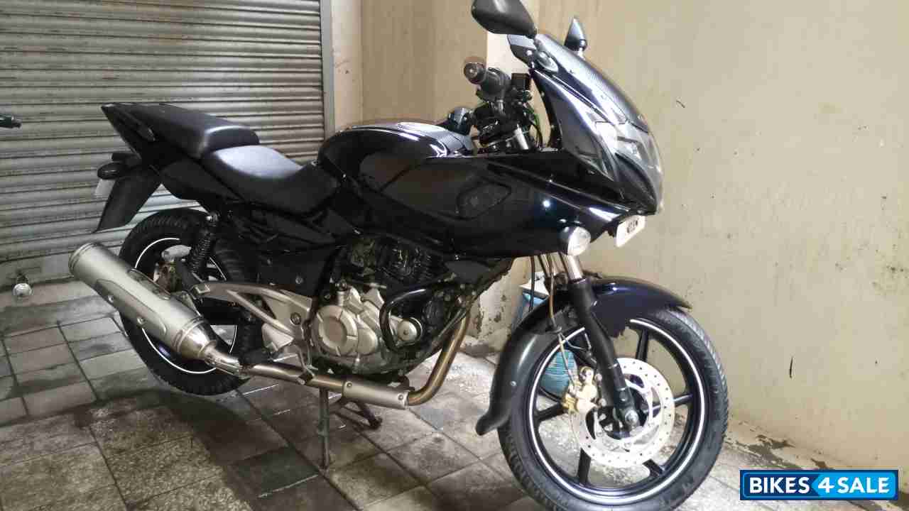 Midnight Black/blue Bajaj Pulsar 220F Midnight Black/blue Bajaj Pulsar 220F