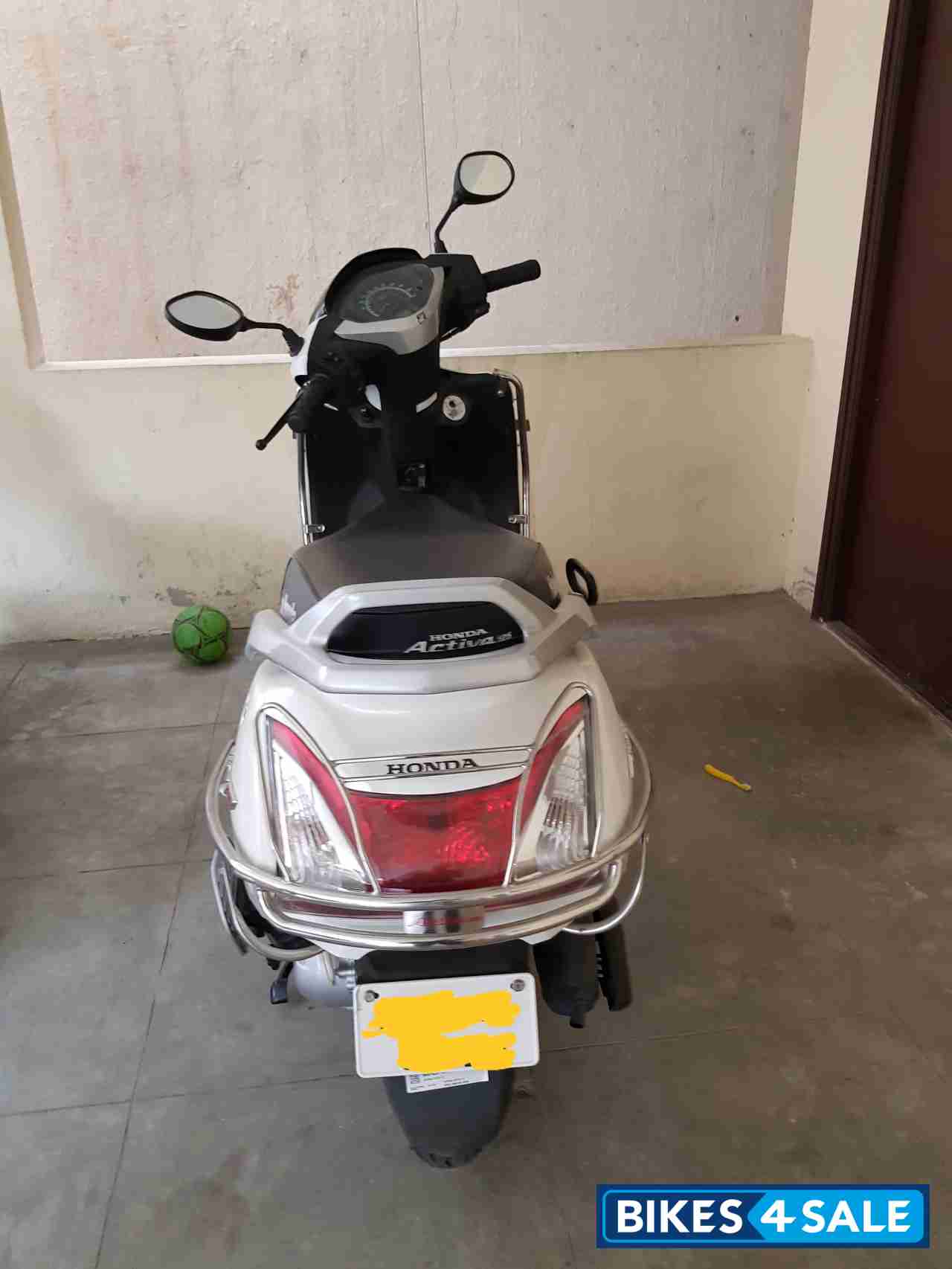 White Honda Activa 125