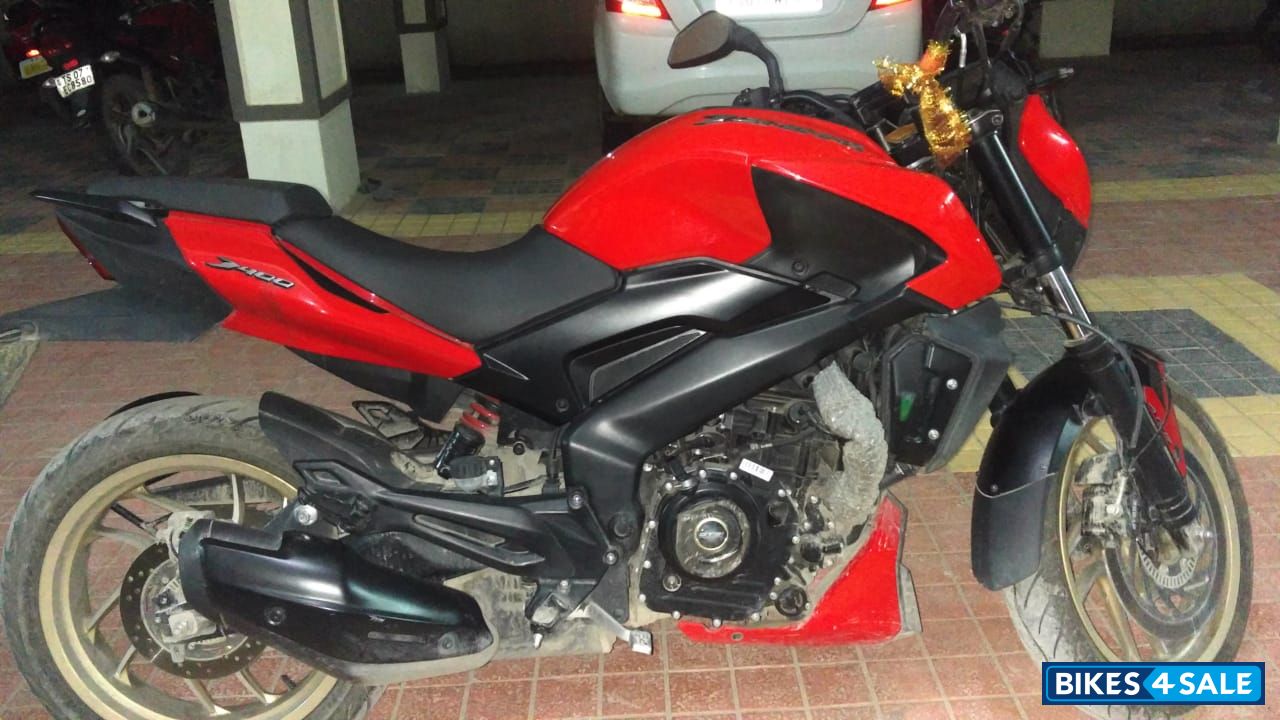 Red Bajaj Dominar 400