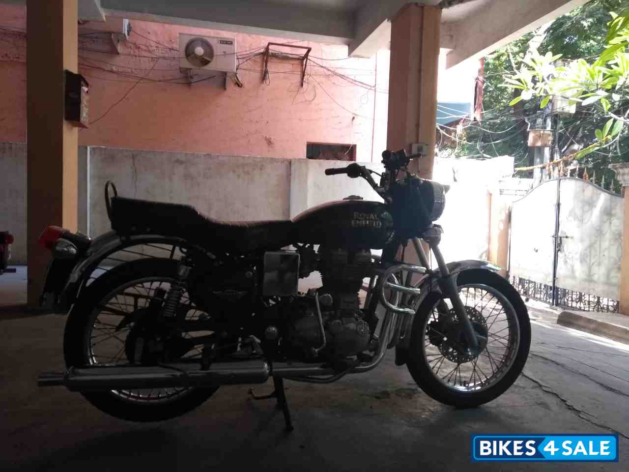 Black Royal Enfield Bullet 350 ES Black Royal Enfield Bullet 350 ES