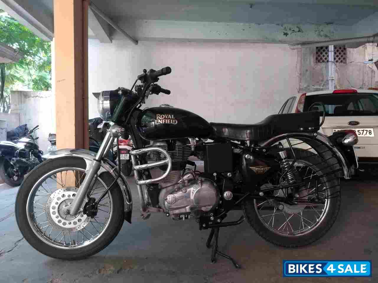 Black Royal Enfield Bullet 350 ES Black Royal Enfield Bullet 350 ES