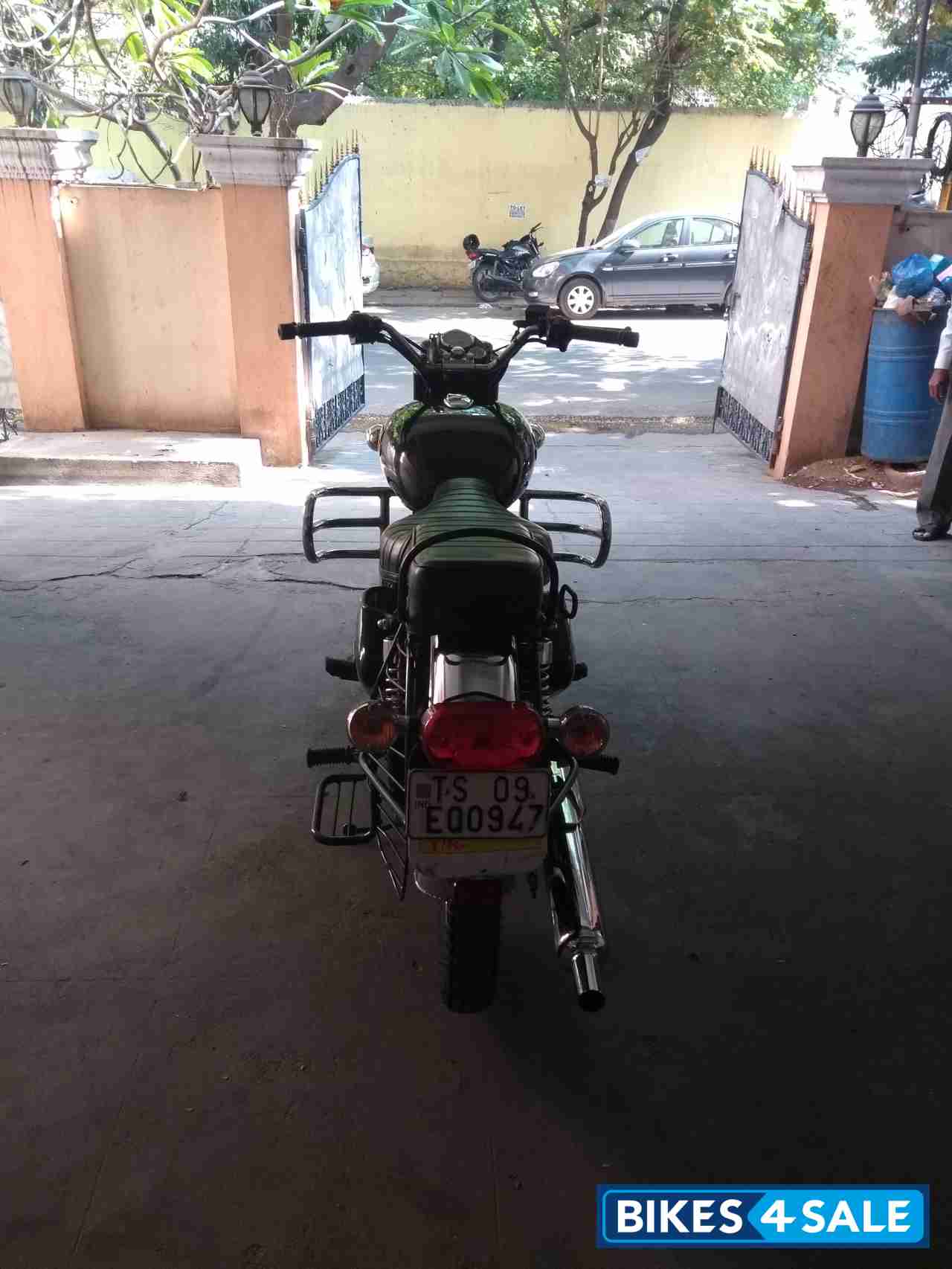 Black Royal Enfield Bullet 350 ES Black Royal Enfield Bullet 350 ES